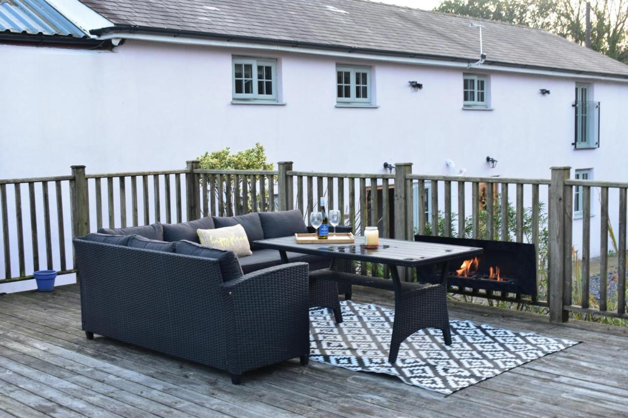 Luxury 2-Bed Barn Conversion In Llansteffan Кармартън Екстериор снимка